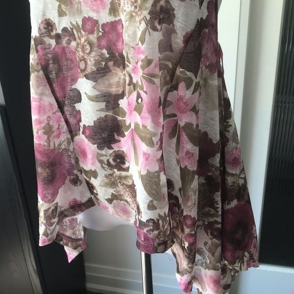 Urban Behaviour boho floral tank - Picture 3 of 6